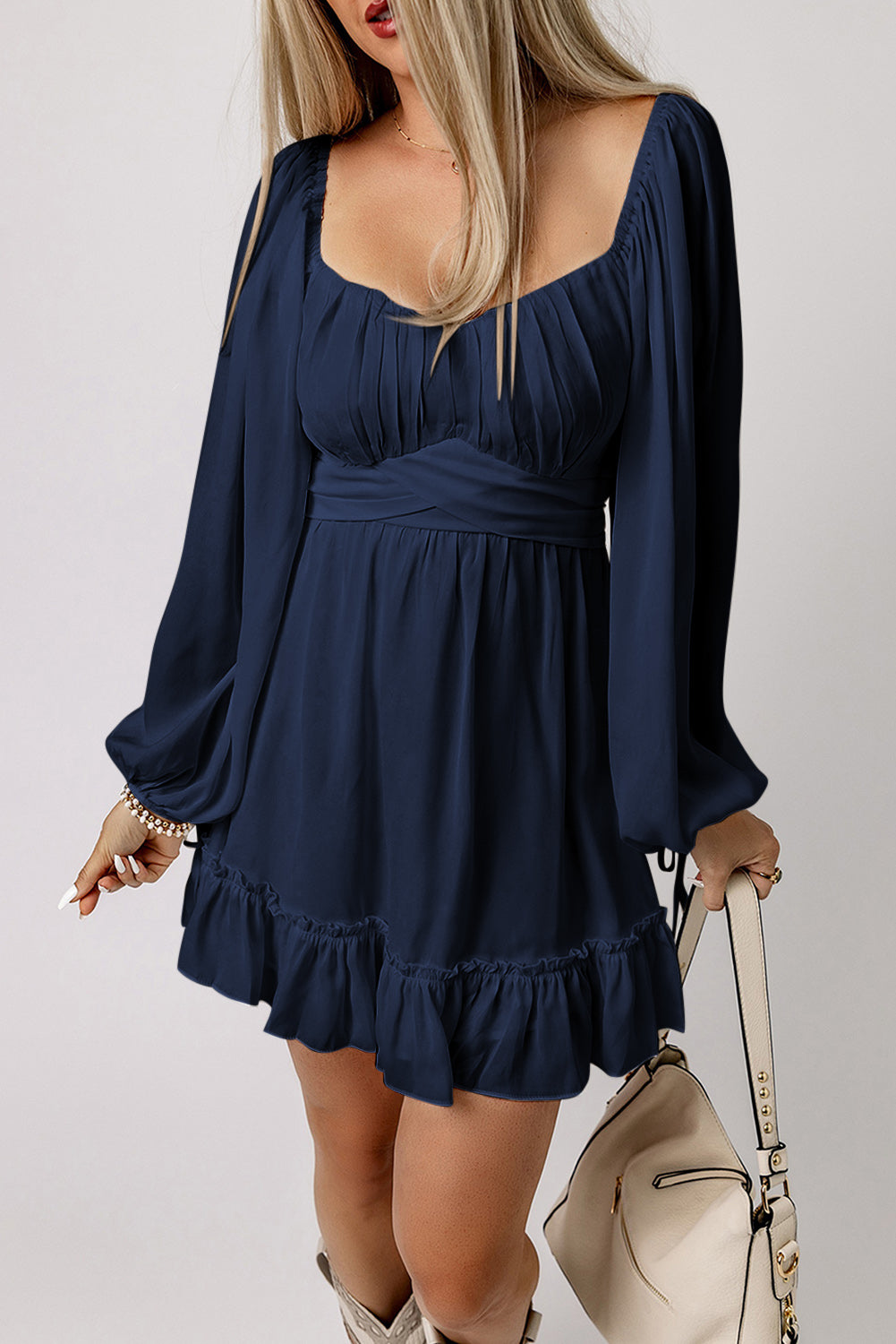 Robe Mini "Deborah" – Taille Sculptée & Col Carré