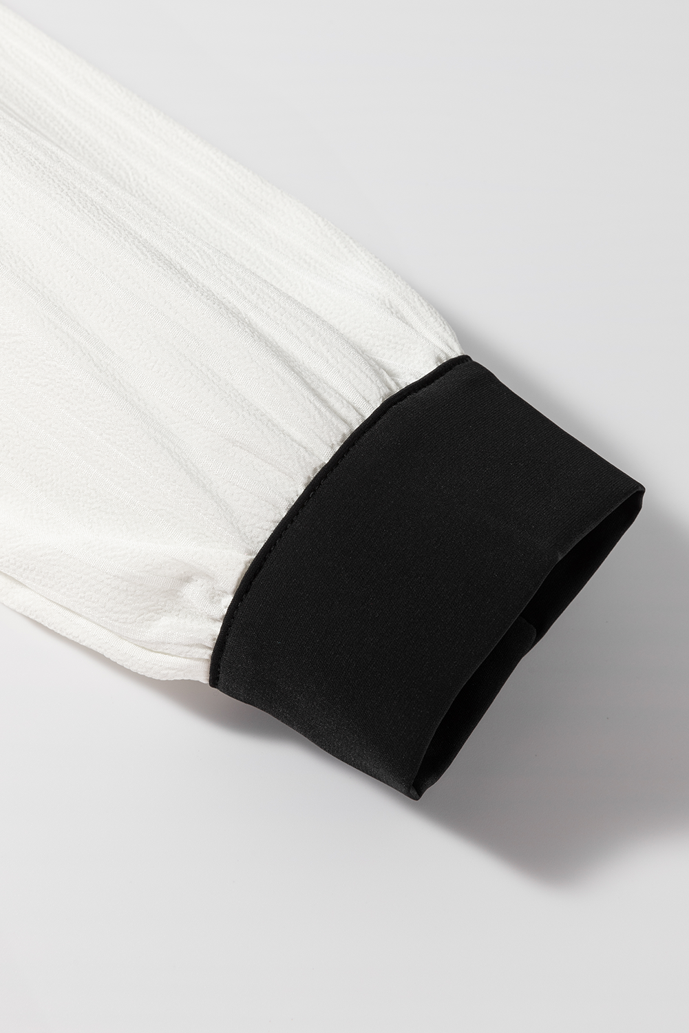 Blouse Élégante "Ramila" – Texture & Contrastes Colorblock