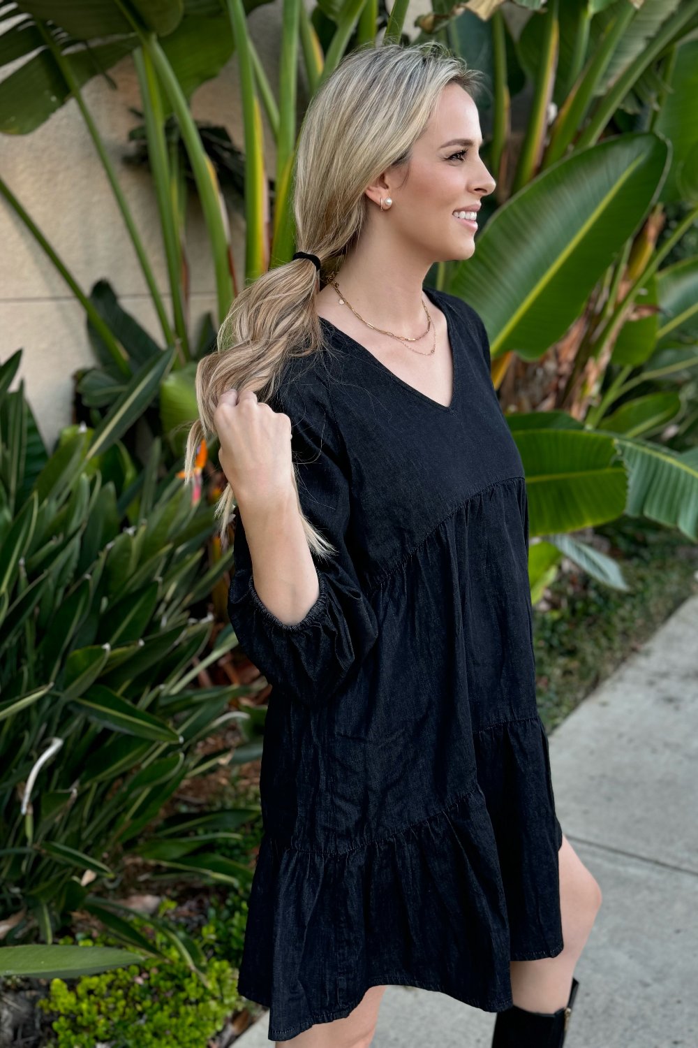 Robe "Clara" en Chambray Noir – Élégance & Volant