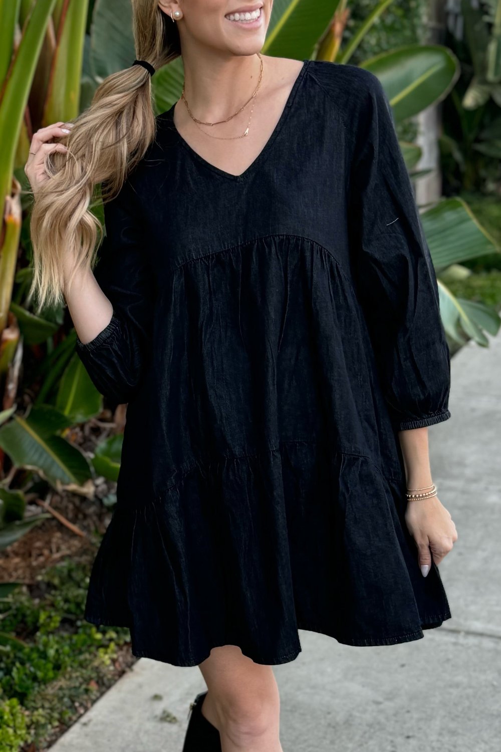 Robe "Clara" en Chambray Noir – Élégance & Volant